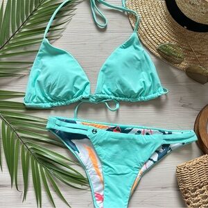 Maaji • Turquoise Reversible Tropical Sliding Tri Bikini Top | Tab Side Bottom